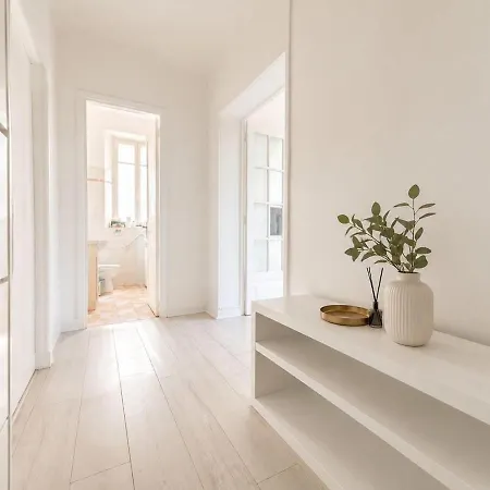 Beau 3 Pieces Climatise Avec Balcon, Proche Lägenhet *